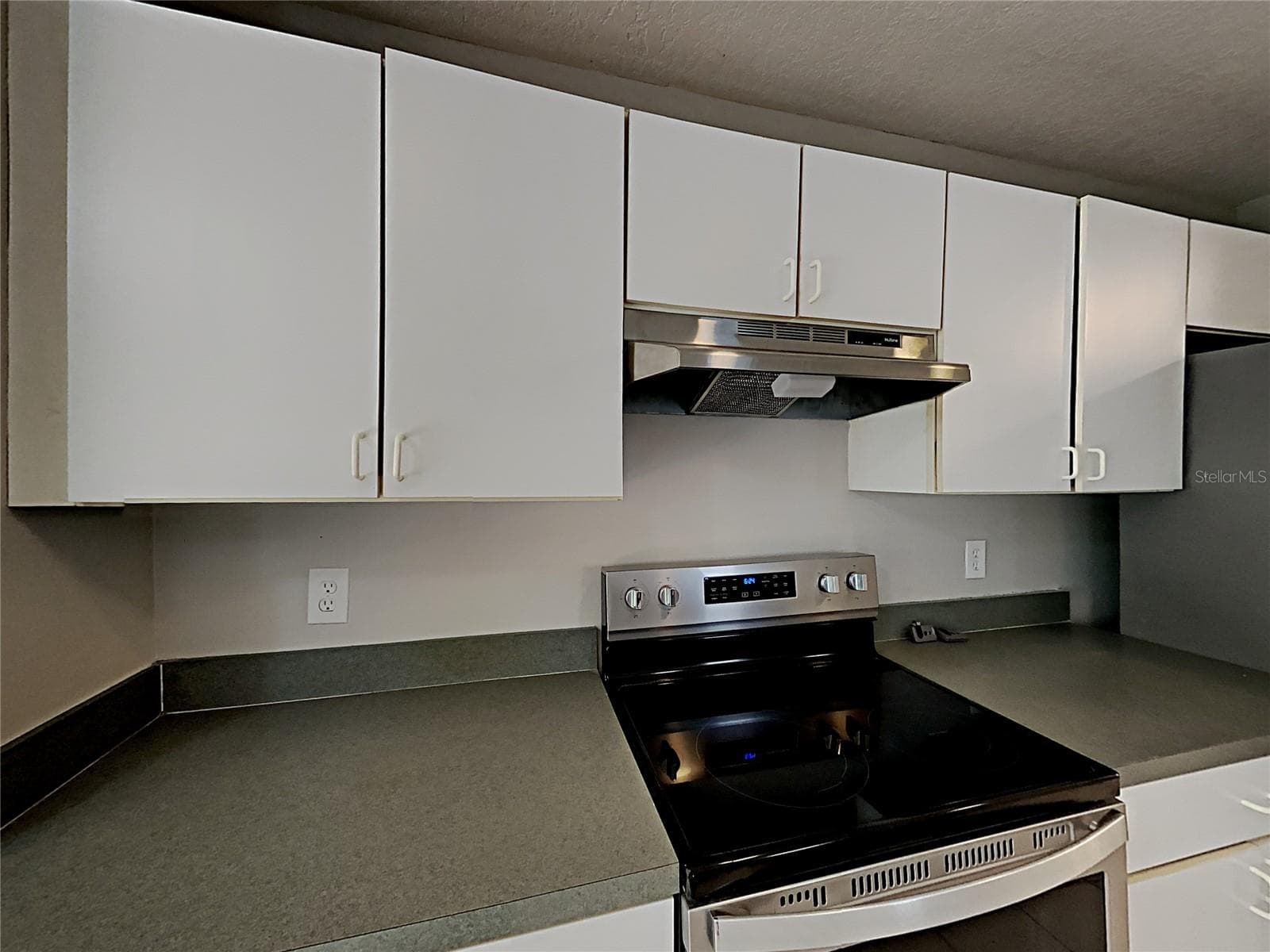 Single Family Residence at 2184 HEATHWOOD CIR, ORLANDO, photo 7 of 19