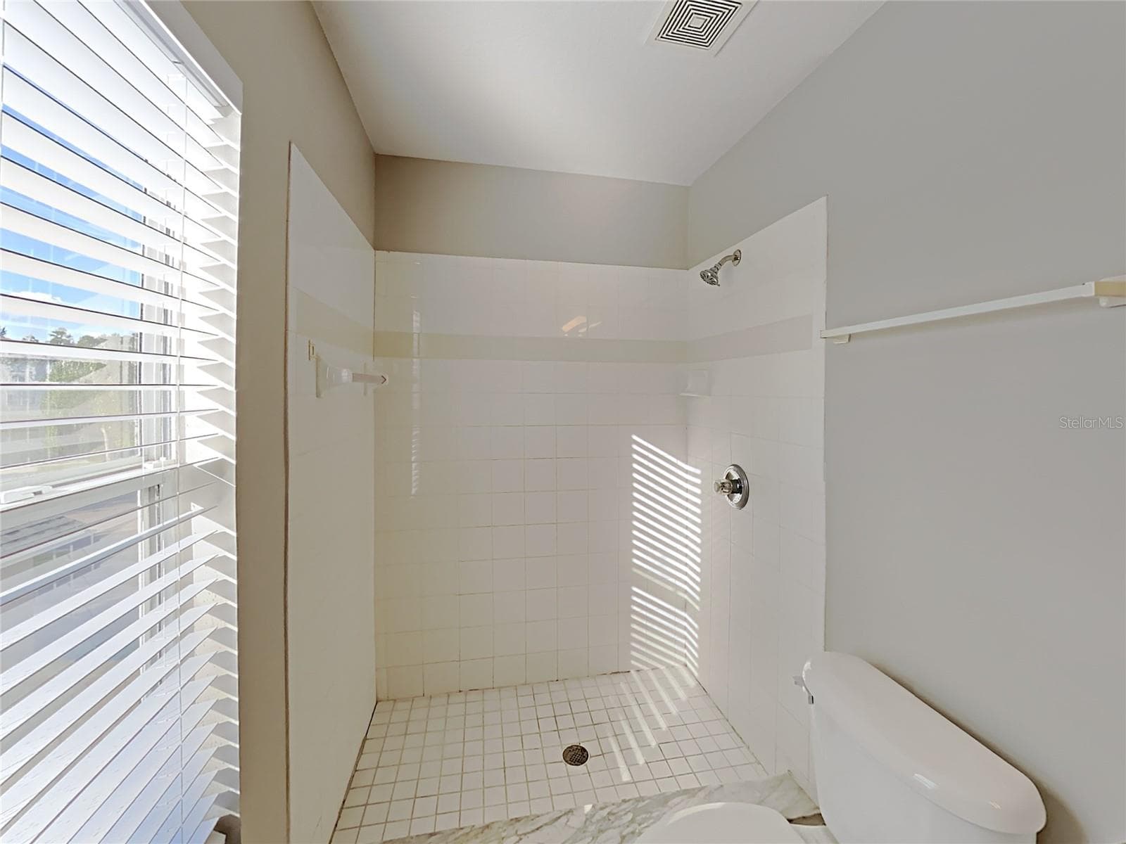 Single Family Residence at 2184 HEATHWOOD CIR, ORLANDO, photo 9 of 19