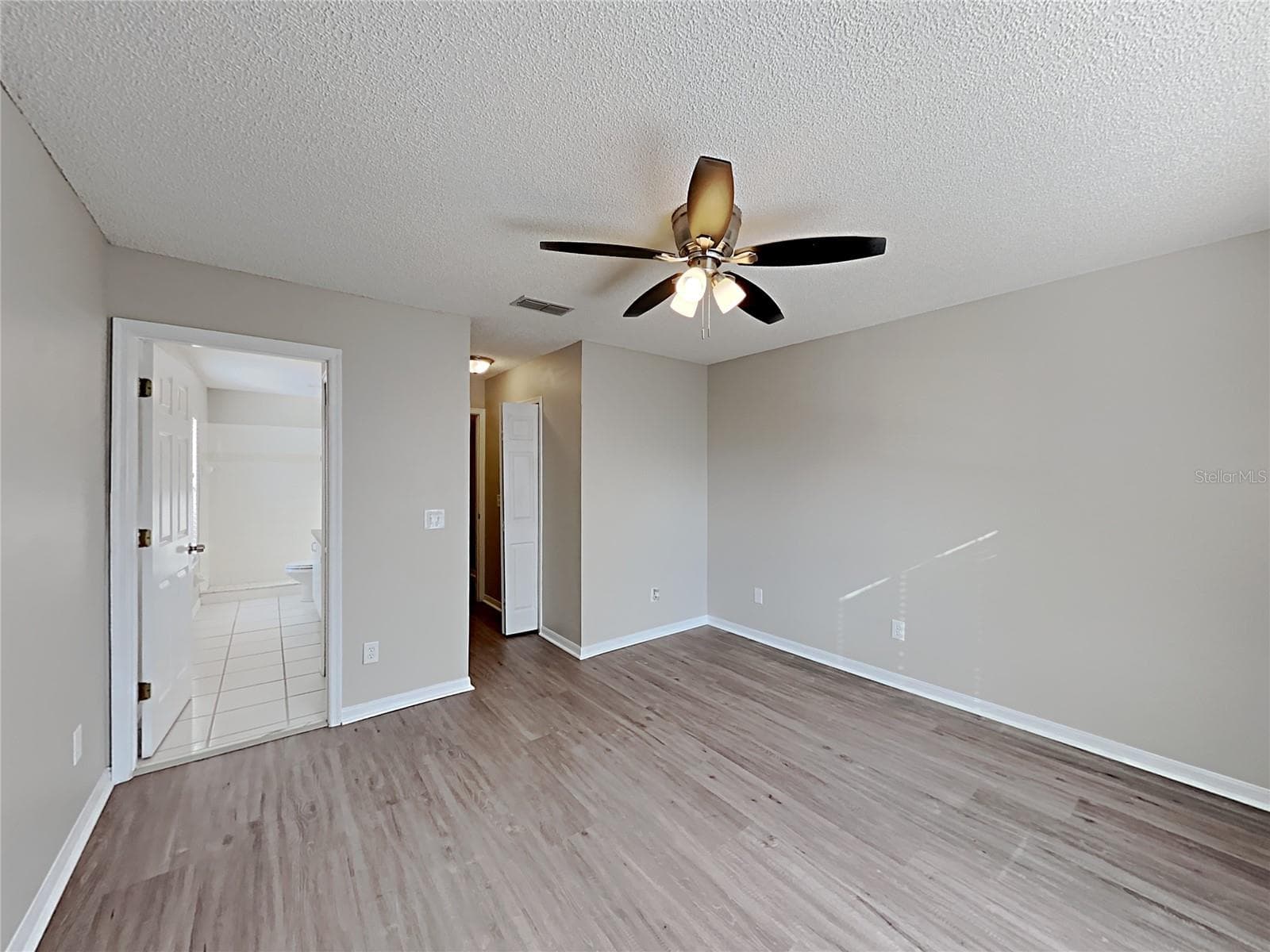 Single Family Residence at 2184 HEATHWOOD CIR, ORLANDO, photo 13 of 19