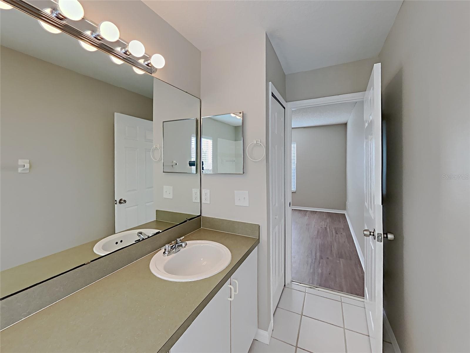 Single Family Residence at 2184 HEATHWOOD CIR, ORLANDO, photo 14 of 19