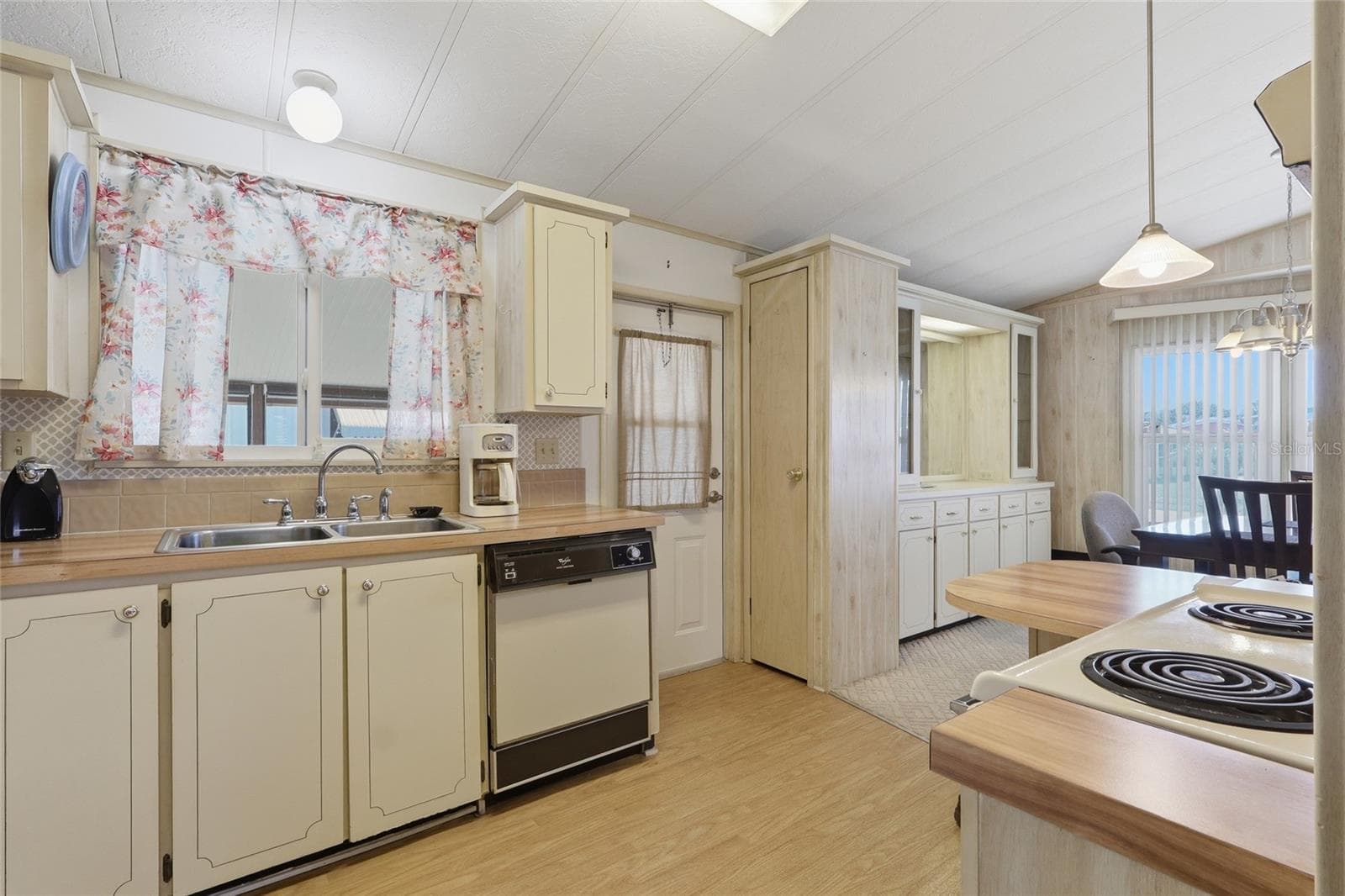 Manufactured Home at 35919 VERANO LN, ZEPHYRHILLS, photo 11 of 23