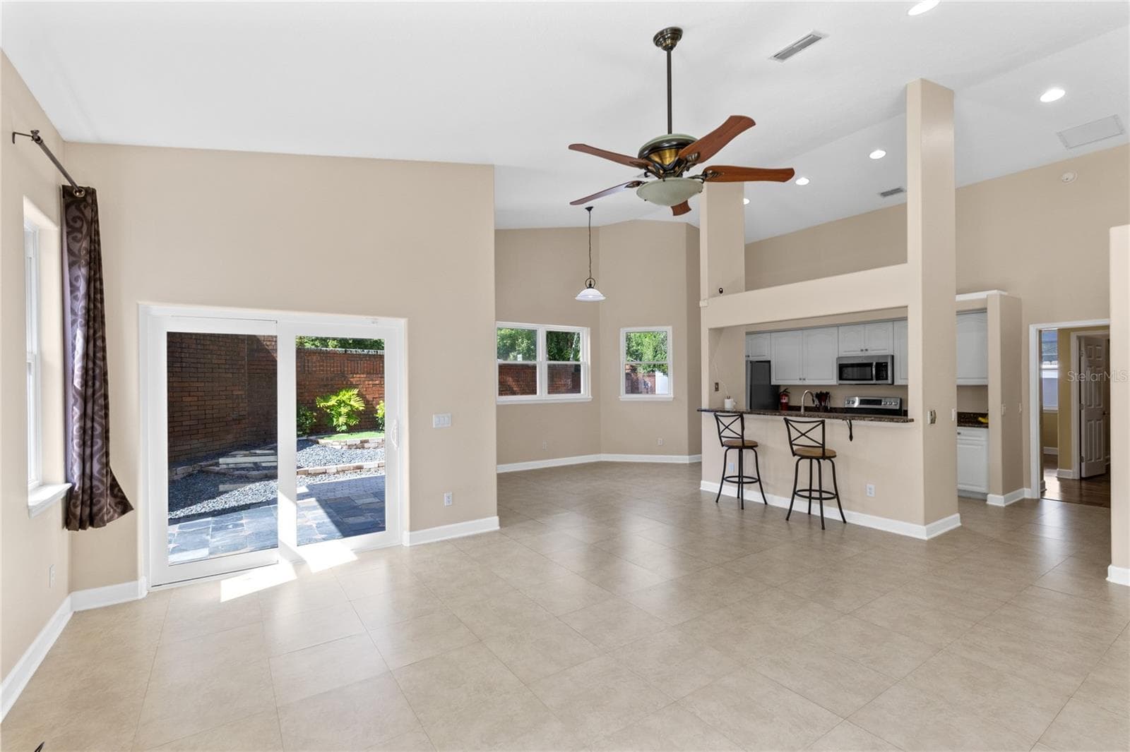 Living Room - Kitchen - 683 OAK HOLLOW WAY, ALTAMONTE SPRINGS