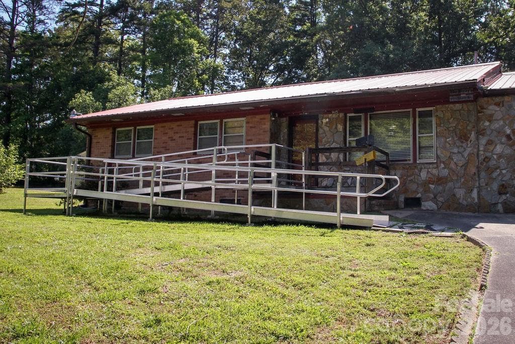 Single Family Residence at 905 S 10th Street, Bessemer City, photo 17 of 39