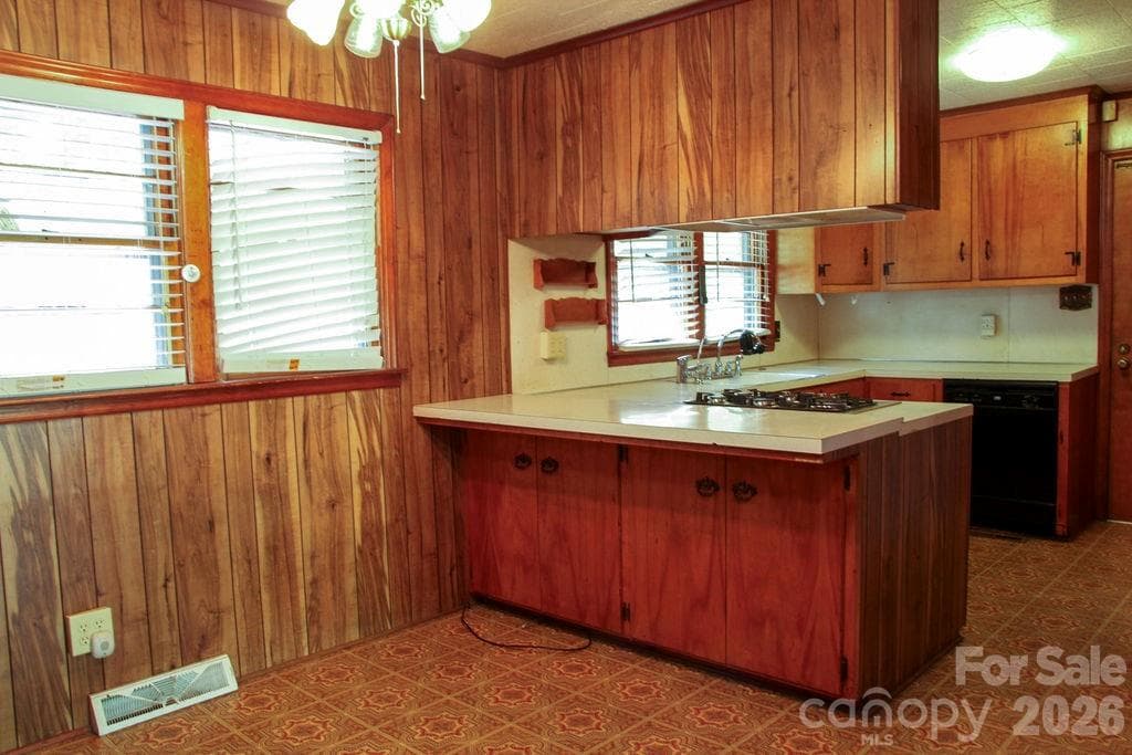 Dining Room looking into kitchen - 905 S 10th Street, Bessemer City
