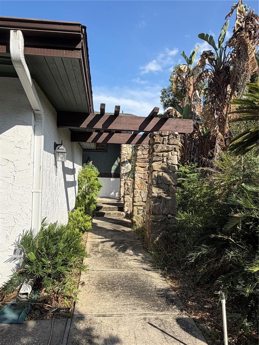Entrance - 8 CANTERBURY DR, HAINES CITY