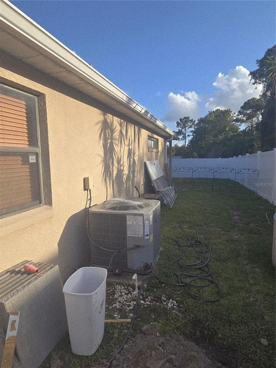 Side yard - 1651 RIVER BIRCH AVE, OVIEDO