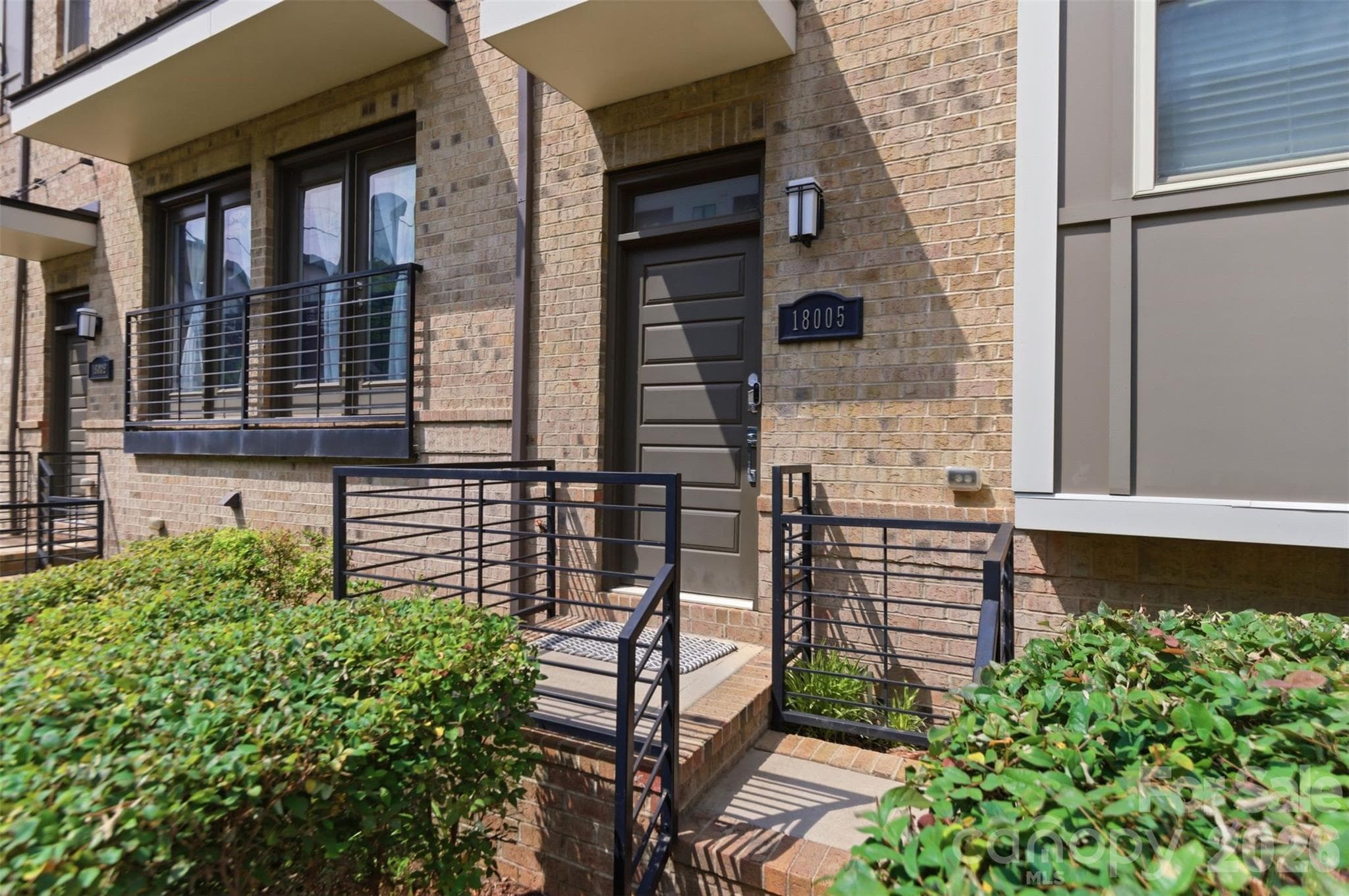 Townhouse at Charlotte, photo 4 of 32