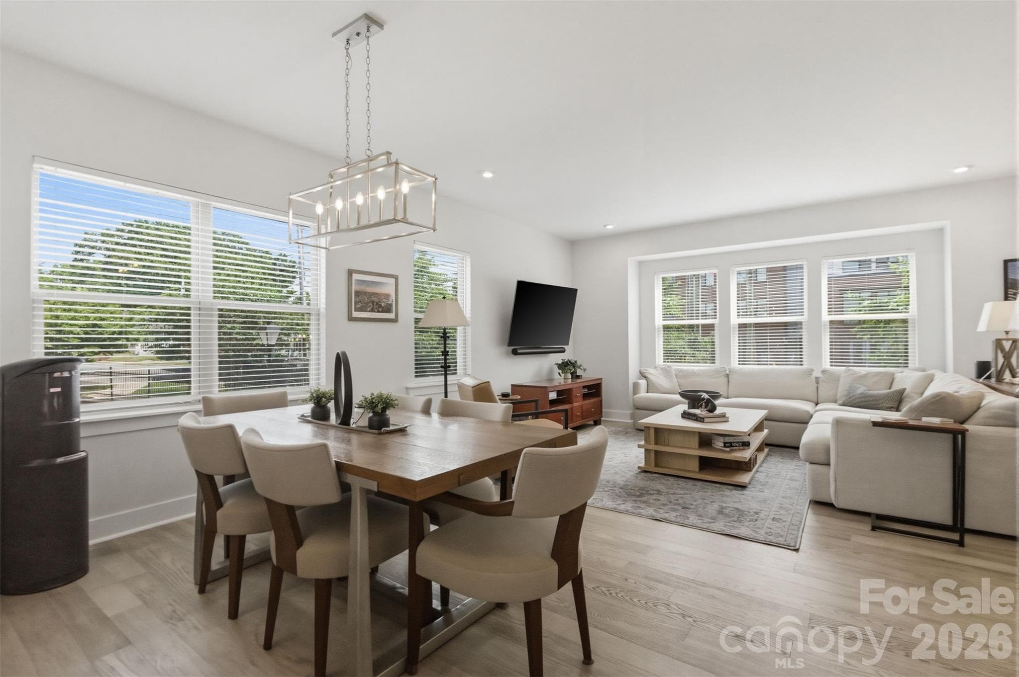 Living and dining area - Charlotte