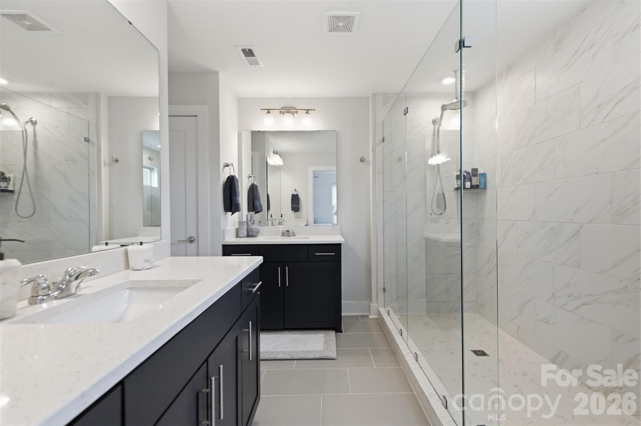 Large primary bathroom - 18005 Nolita Lane, Charlotte