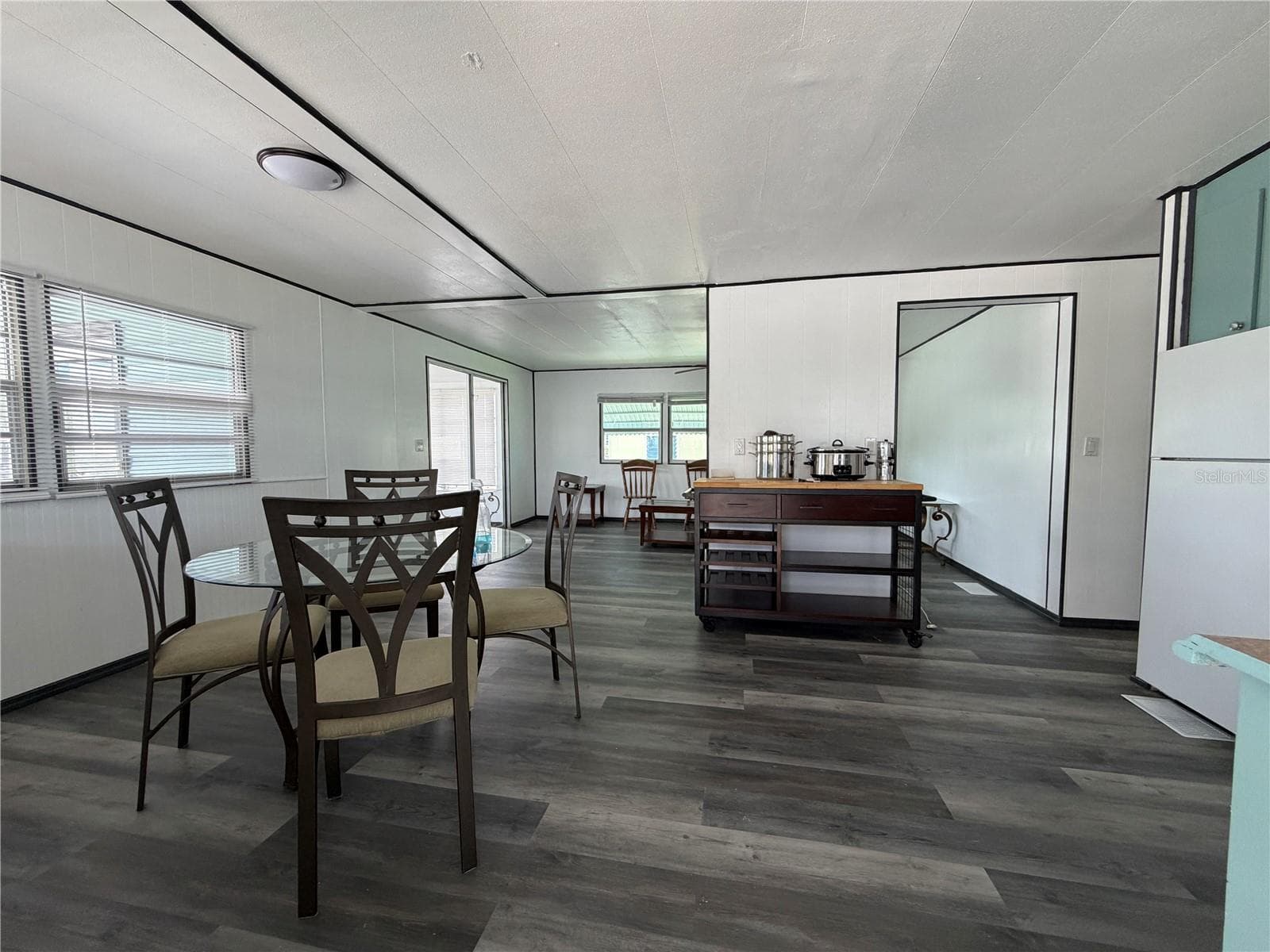 Mobile Home at 5221 BEECHMONT AVE, SARASOTA, photo 6 of 74