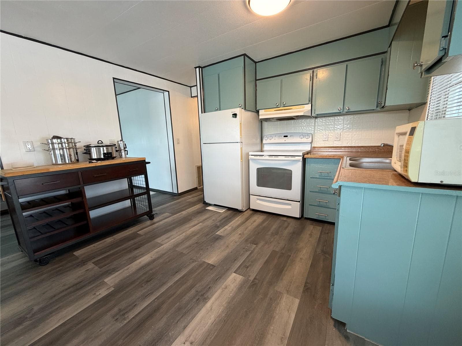 Mobile Home at 5221 BEECHMONT AVE, SARASOTA, photo 11 of 74