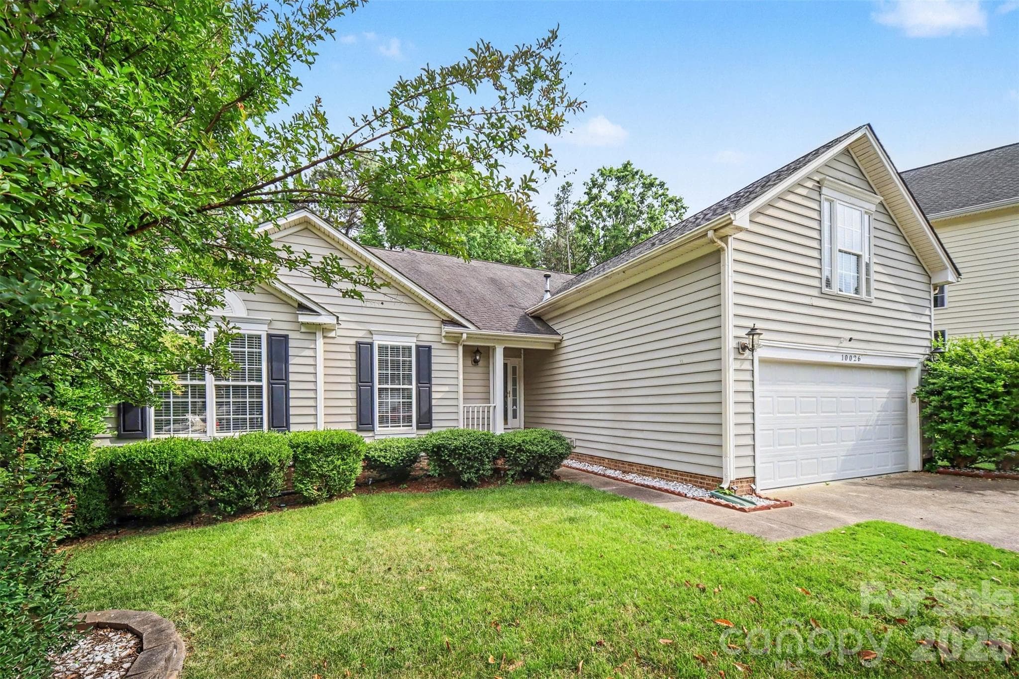Single Family Residence at 10026 Dauphine Drive, Charlotte, photo 2 of 48