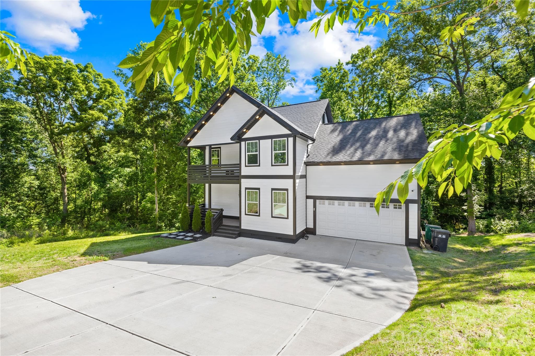 Single Family Residence at 2101 Highland View Lane, Charlotte, photo 3 of 36
