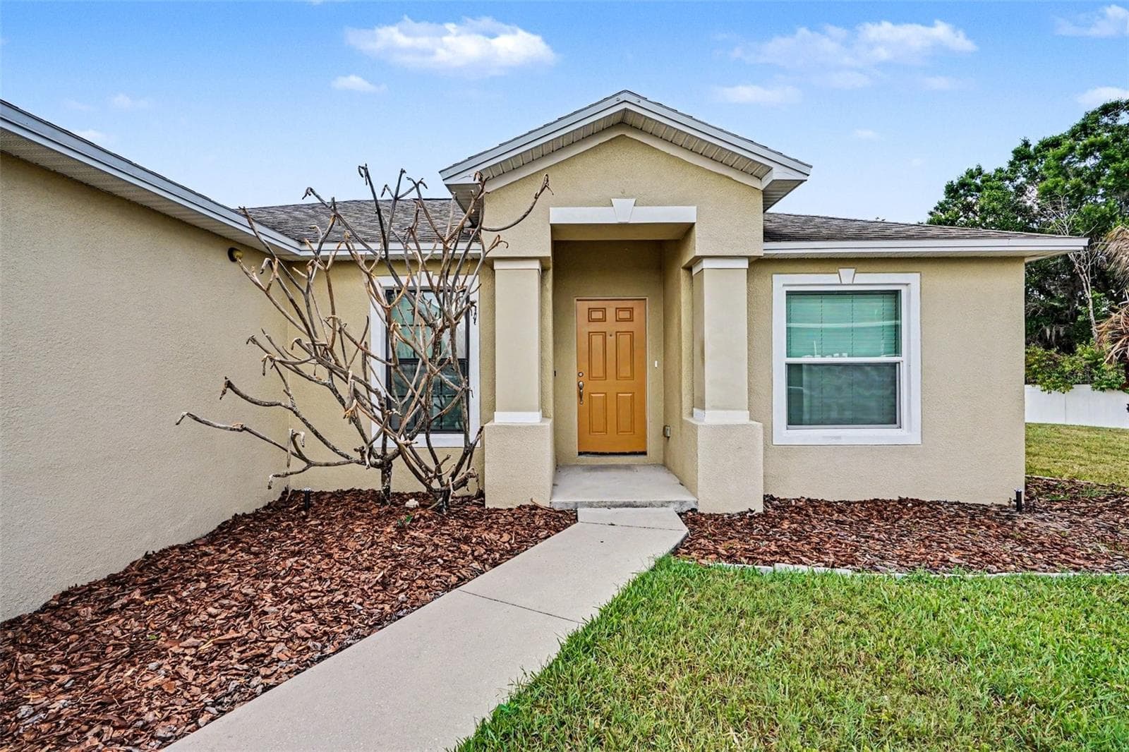 Single Family Residence at 8187 WOODVINE CIR, LAKELAND, photo 2 of 16