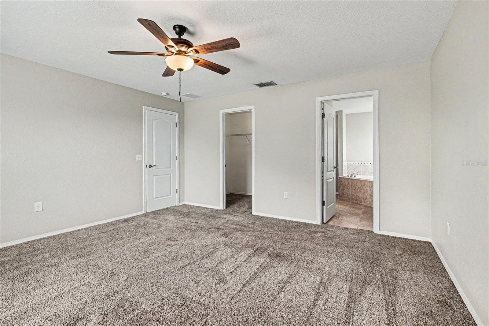 Single Family Residence at 8187 WOODVINE CIR, LAKELAND, photo 8 of 16