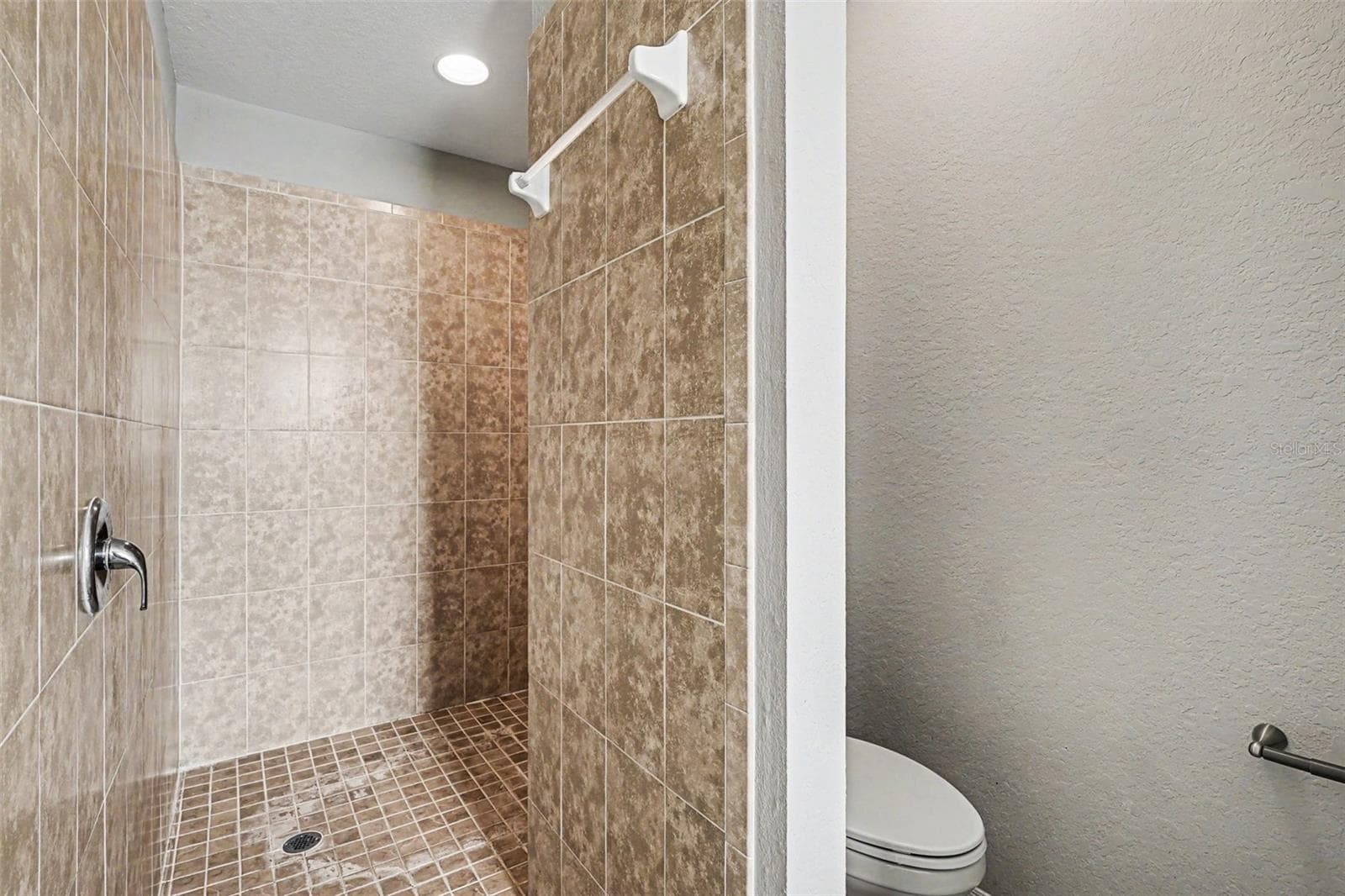 Single Family Residence at 8187 WOODVINE CIR, LAKELAND, photo 14 of 16
