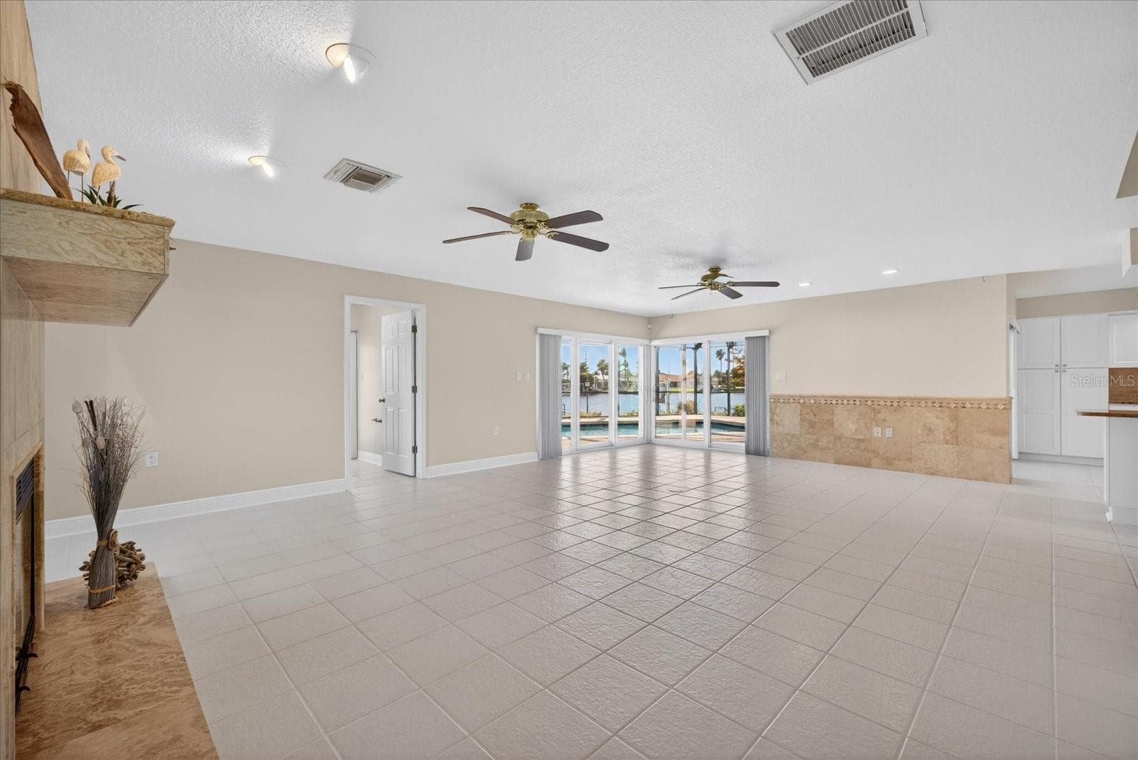 Livingroom - 3640 HARBORVIEW CT, NEW PORT RICHEY