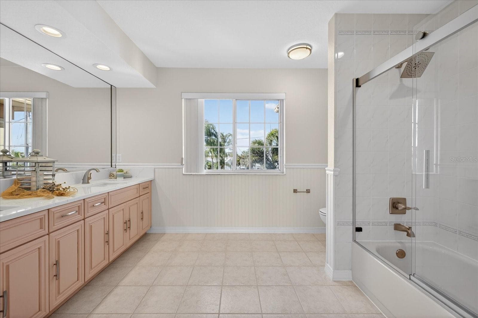 Bathroom of upstairs bedroom #2 - 3640 HARBORVIEW CT, NEW PORT RICHEY