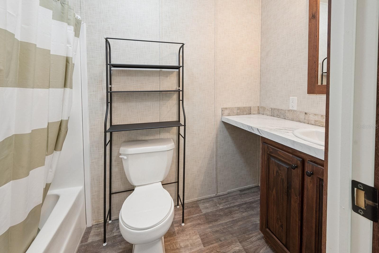 Manufactured Home at 588 S COUNTY ROAD 21, HAWTHORNE, photo 15 of 32