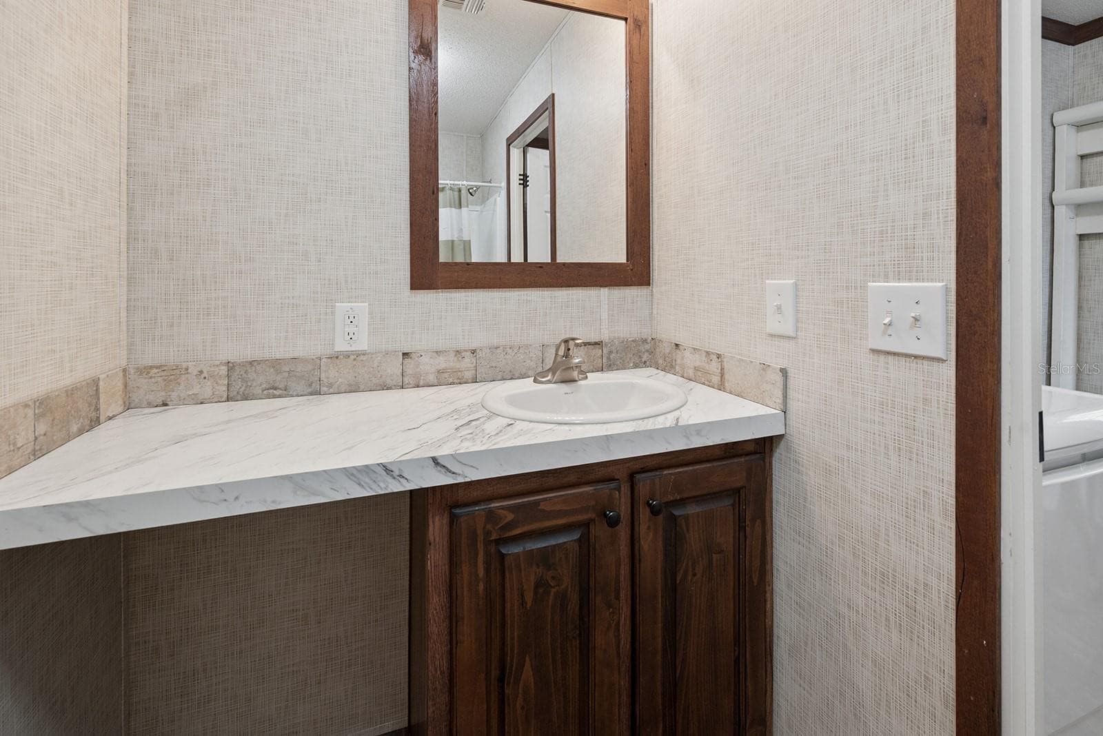 Manufactured Home at 588 S COUNTY ROAD 21, HAWTHORNE, photo 16 of 32