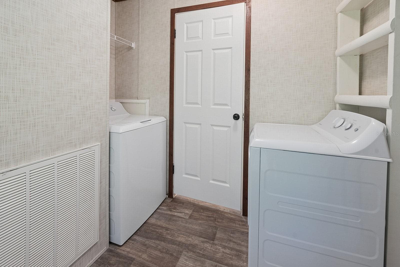 Manufactured Home at 588 S COUNTY ROAD 21, HAWTHORNE, photo 19 of 32
