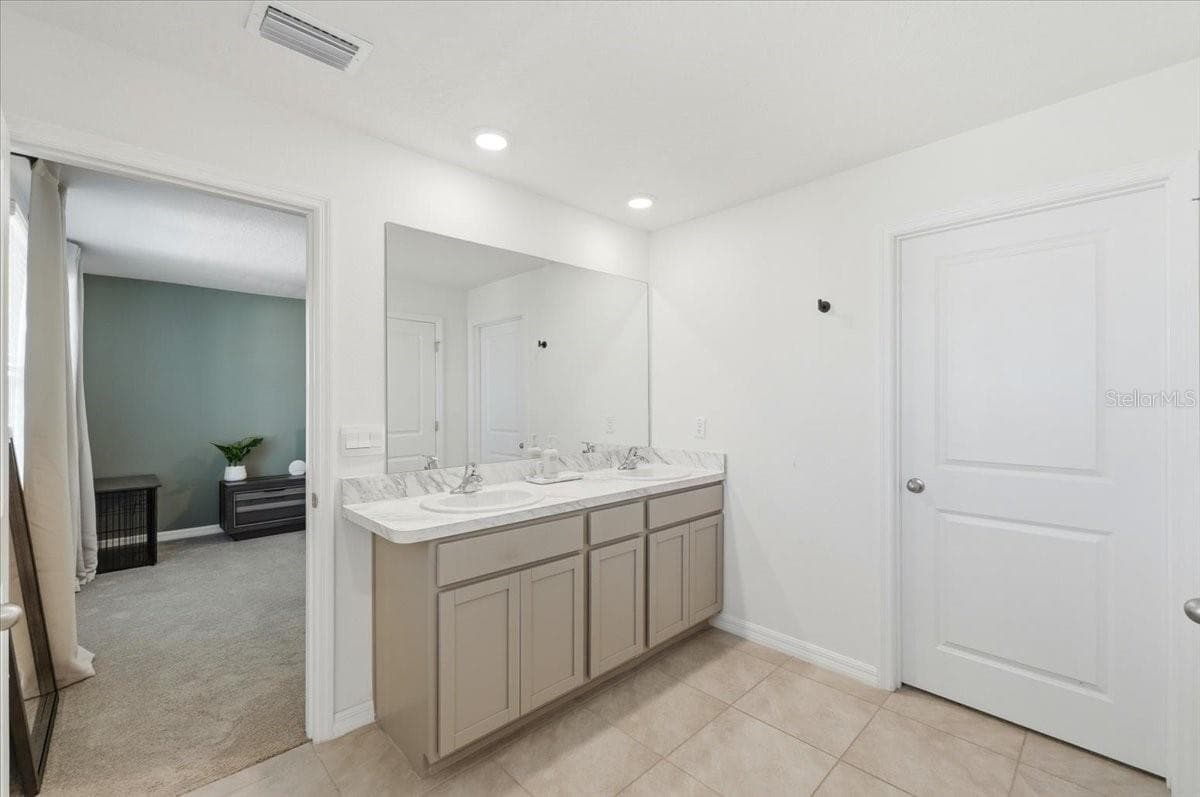 Single Family Residence at 1211 TAHITIAN SUNRISE DR, PLANT CITY, photo 24 of 36