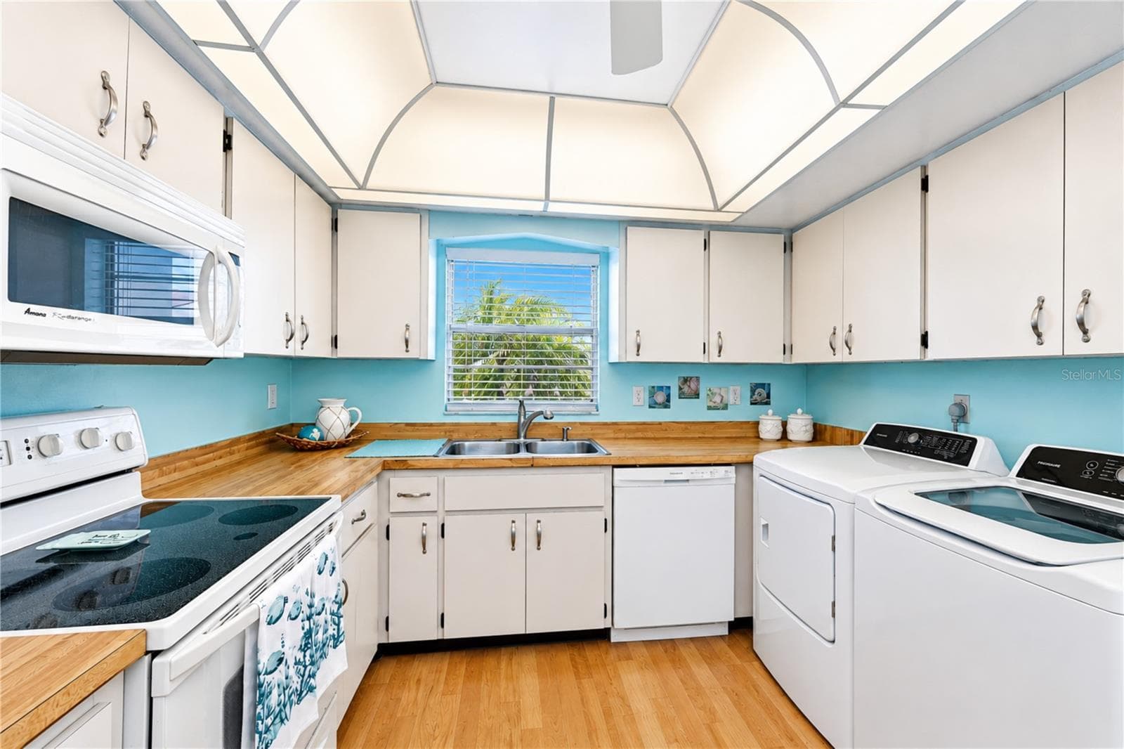 Kitchen from breakfast bar - 4809 INDEPENDENCE DR, BRADENTON