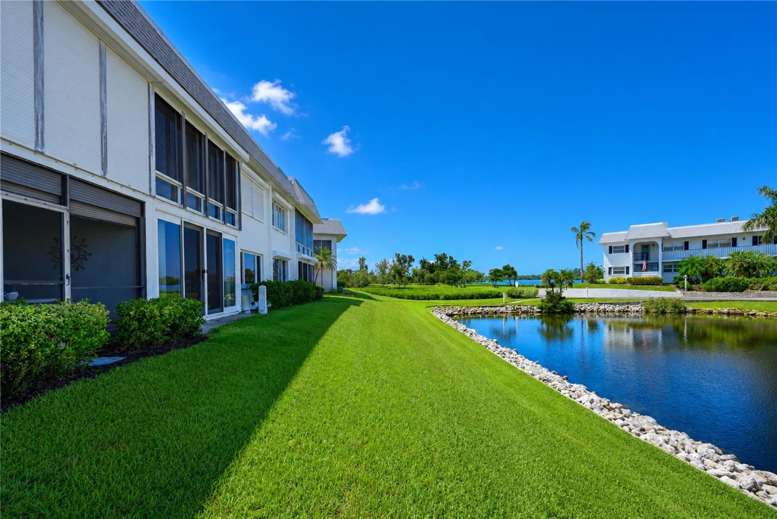 View across back of condo to bay front park - 4809 INDEPENDENCE DR, BRADENTON