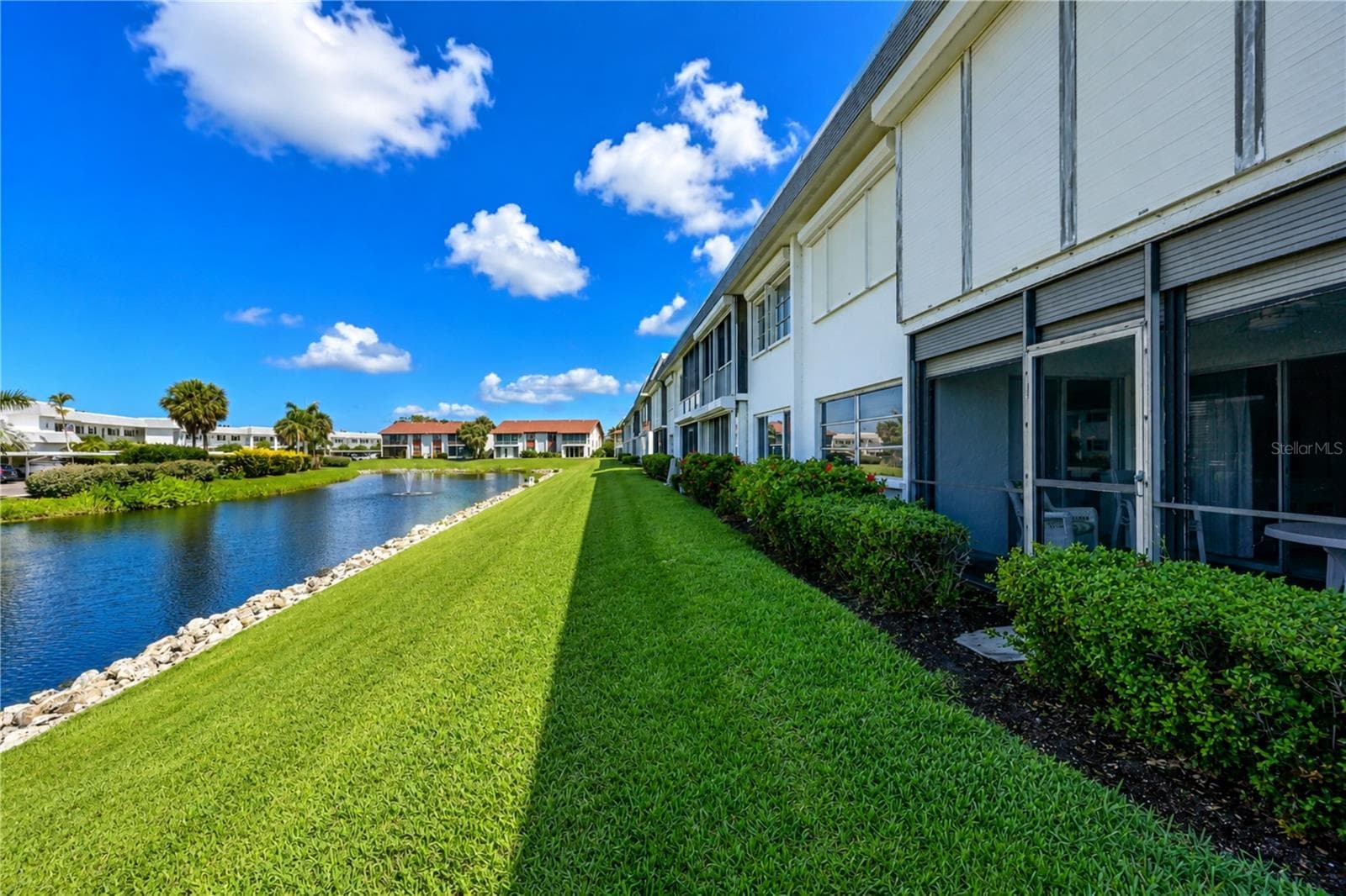 You can add patio stones across back of lanai for outdoor relaxation - 4809 INDEPENDENCE DR, BRADENTON