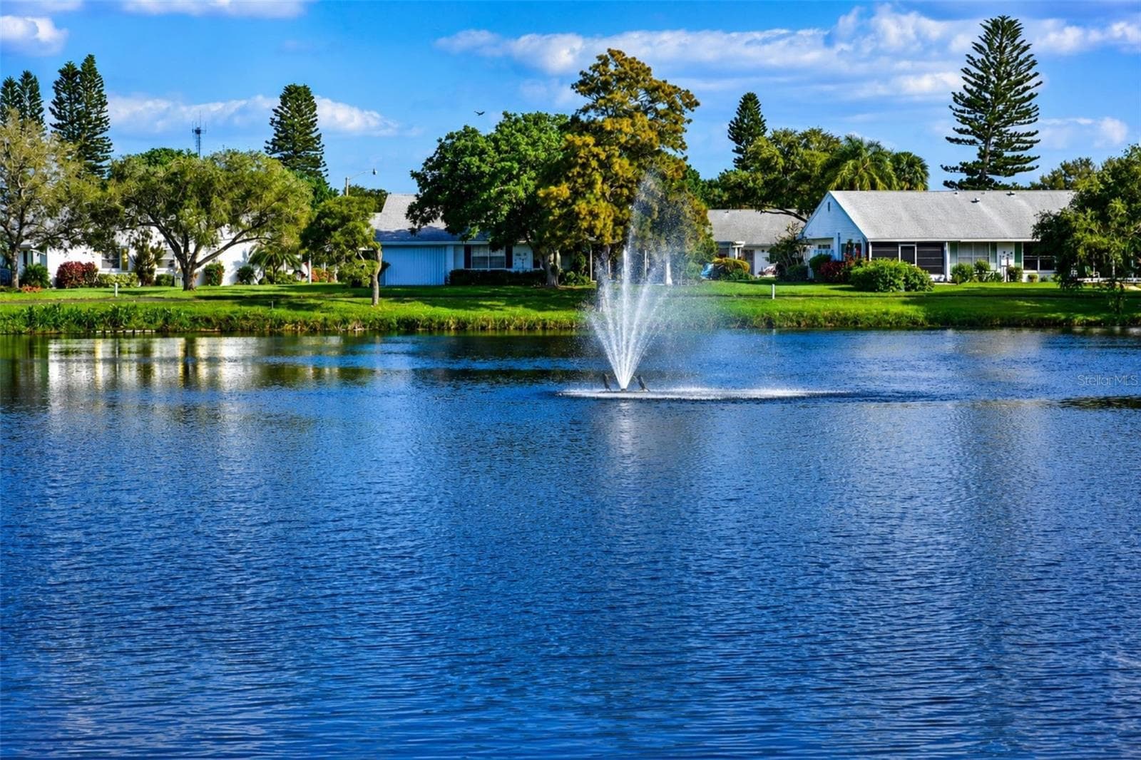 Mt Vernon lake fountain - 4809 INDEPENDENCE DR, BRADENTON