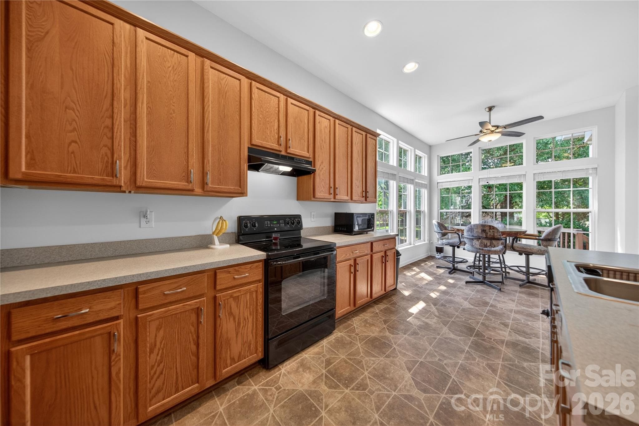 42" Cabinets - 533 Fair Oaks Drive, Fort Mill