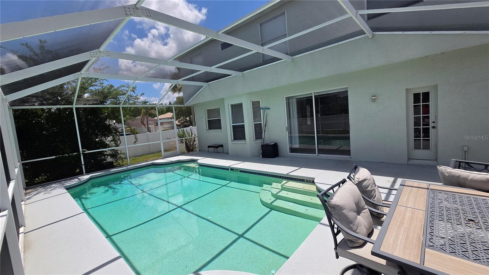 Single Family Residence at 10422 GLEN WILLOW LN, TAMPA, photo 4 of 46