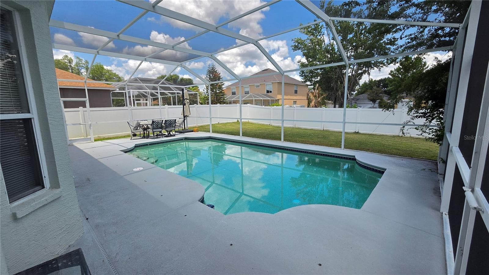 Single Family Residence at 10422 GLEN WILLOW LN, TAMPA, photo 8 of 46