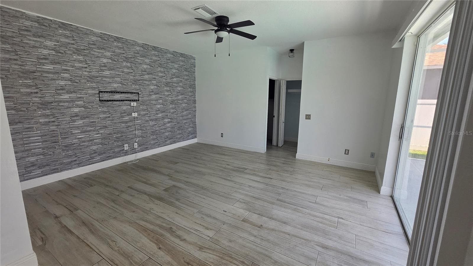 Single Family Residence at 10422 GLEN WILLOW LN, TAMPA, photo 16 of 46