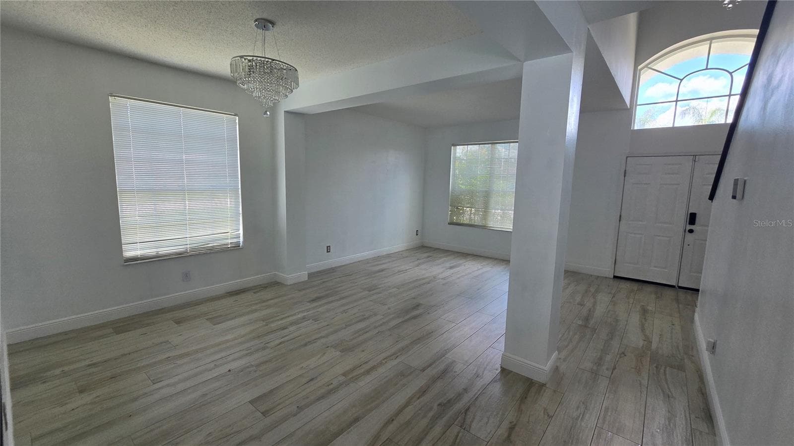Dinning Room/Family Room - 10422 GLEN WILLOW LN, TAMPA