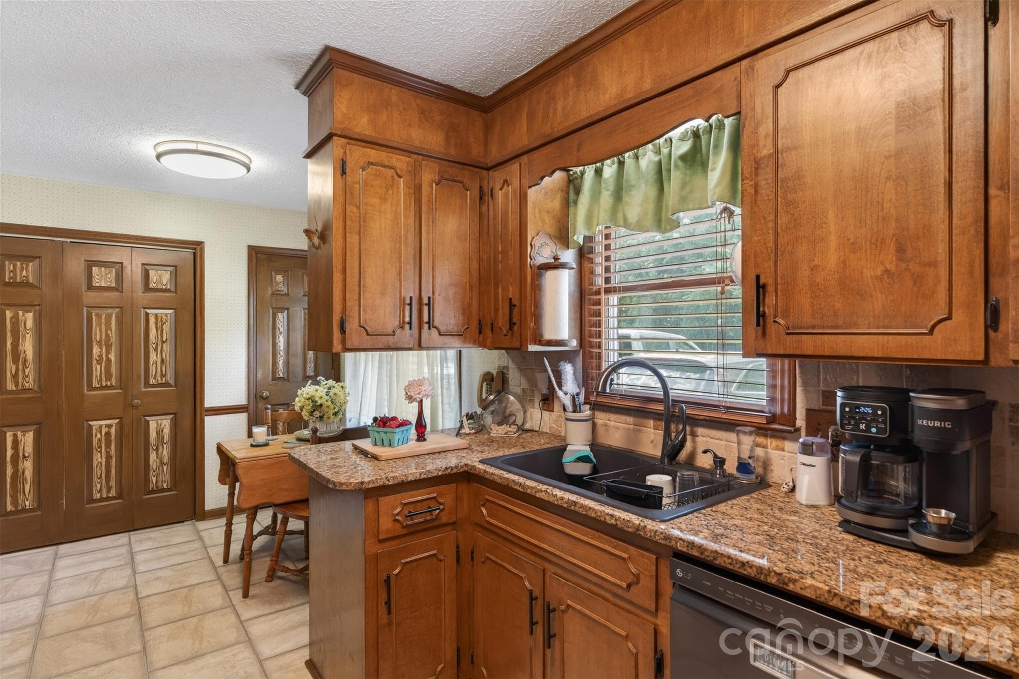 Single Family Residence at 104 Hallett Street, Fort Mill, photo 21 of 48