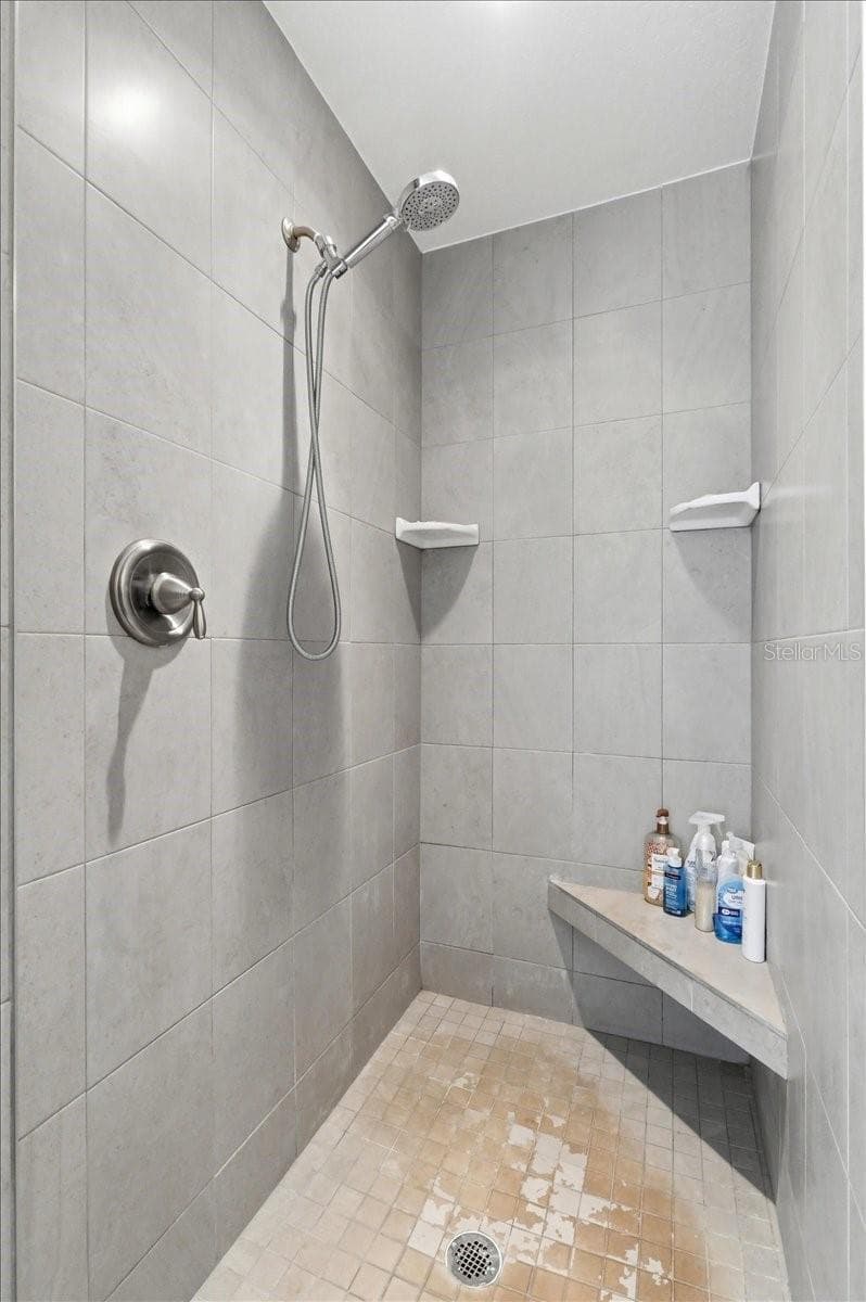 Primary Shower - 1233 PARKER RD, LAKELAND