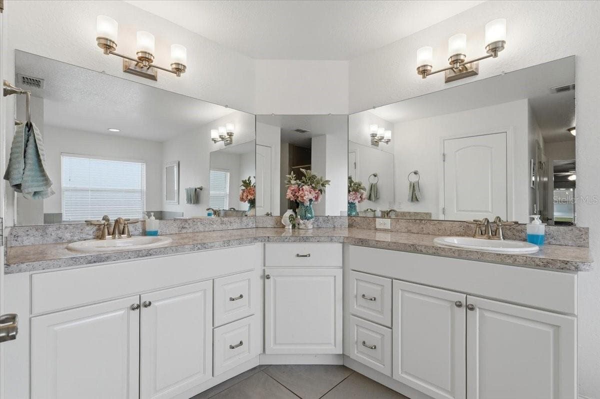 Primary Bathroom - 1233 PARKER RD, LAKELAND