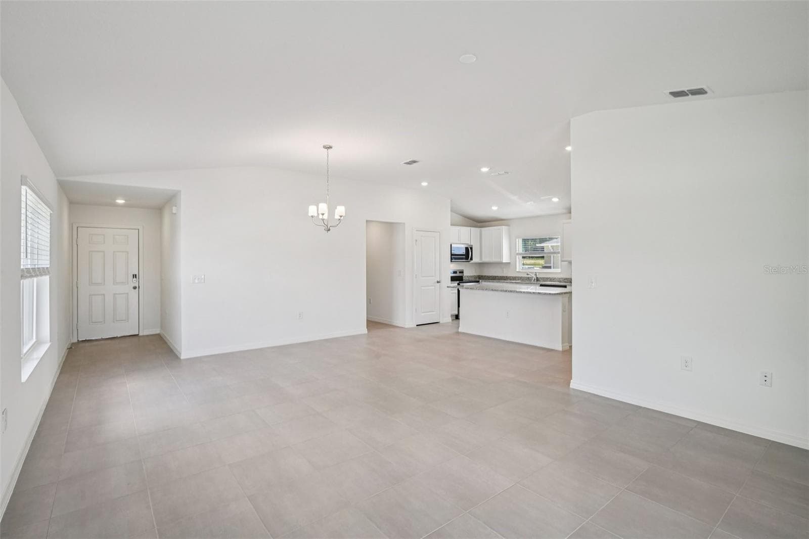 Single Family Residence at 20404 LAVENDER BLOOM LOOP, MOUNT DORA, photo 2 of 18