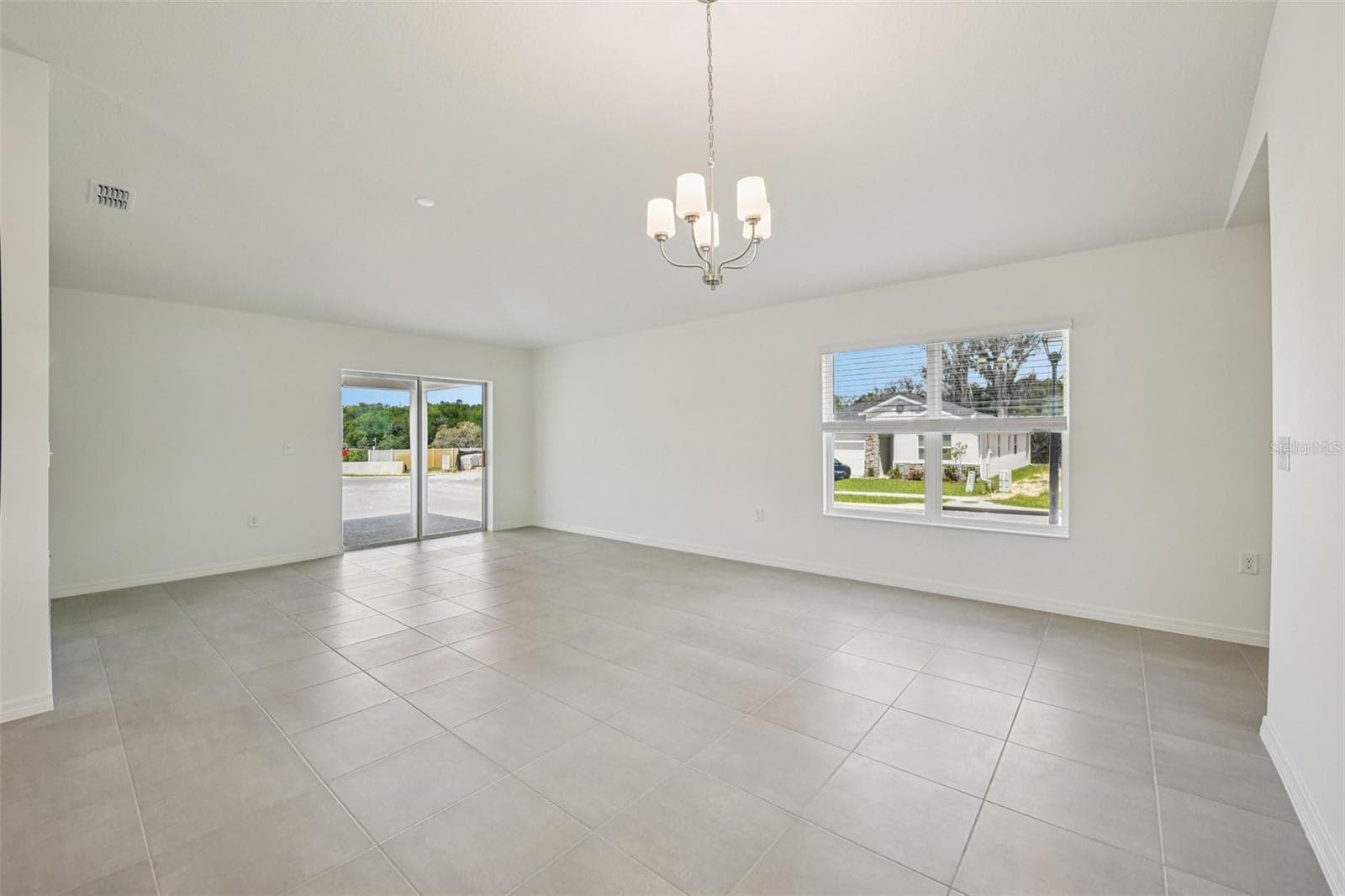 Single Family Residence at 20404 LAVENDER BLOOM LOOP, MOUNT DORA, photo 3 of 18