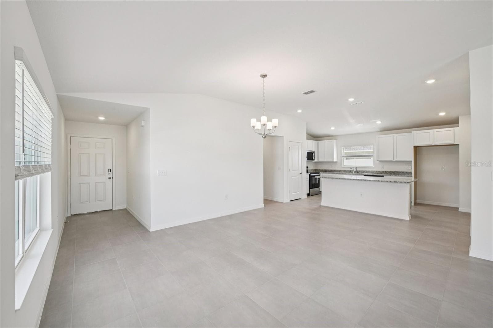Single Family Residence at 20404 LAVENDER BLOOM LOOP, MOUNT DORA, photo 4 of 18