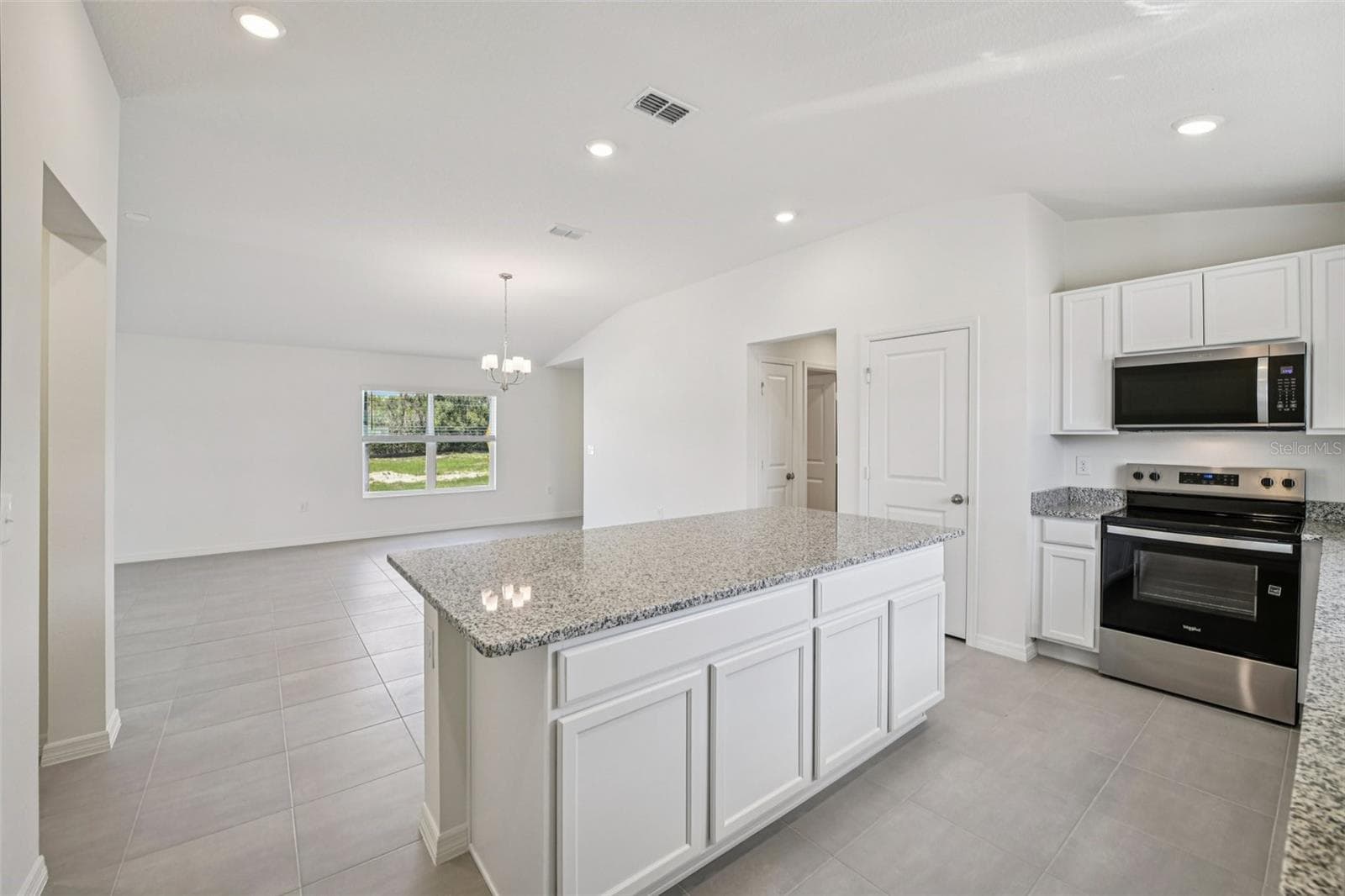 Single Family Residence at 20404 LAVENDER BLOOM LOOP, MOUNT DORA, photo 7 of 18