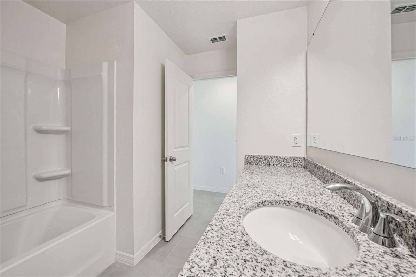 Single Family Residence at 20404 LAVENDER BLOOM LOOP, MOUNT DORA, photo 13 of 18
