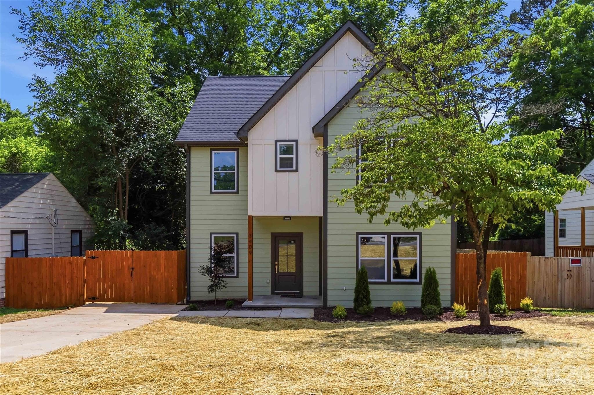 Single Family Residence at Charlotte, photo 2 of 45