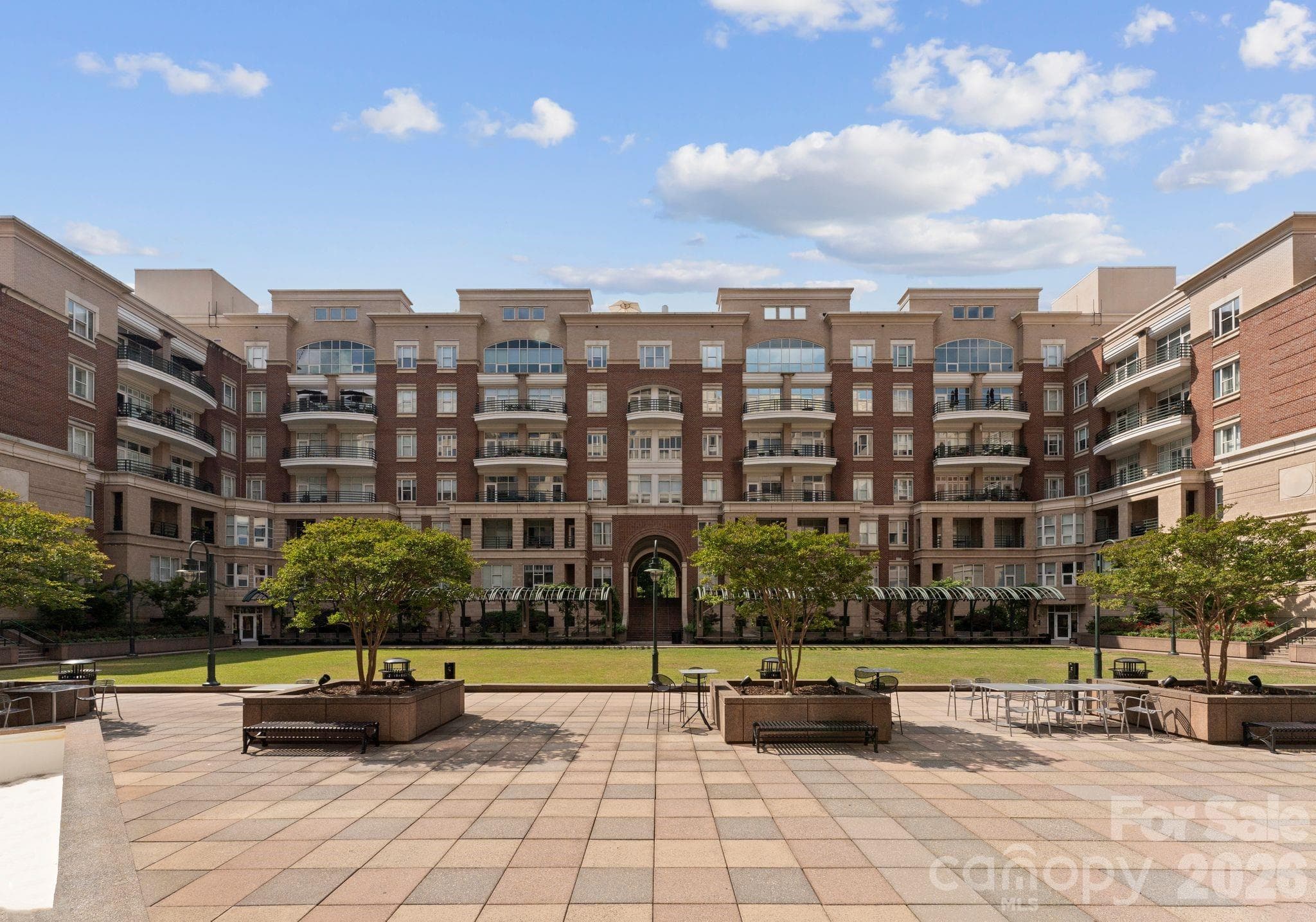 400 N Church Courtyard - Charlotte