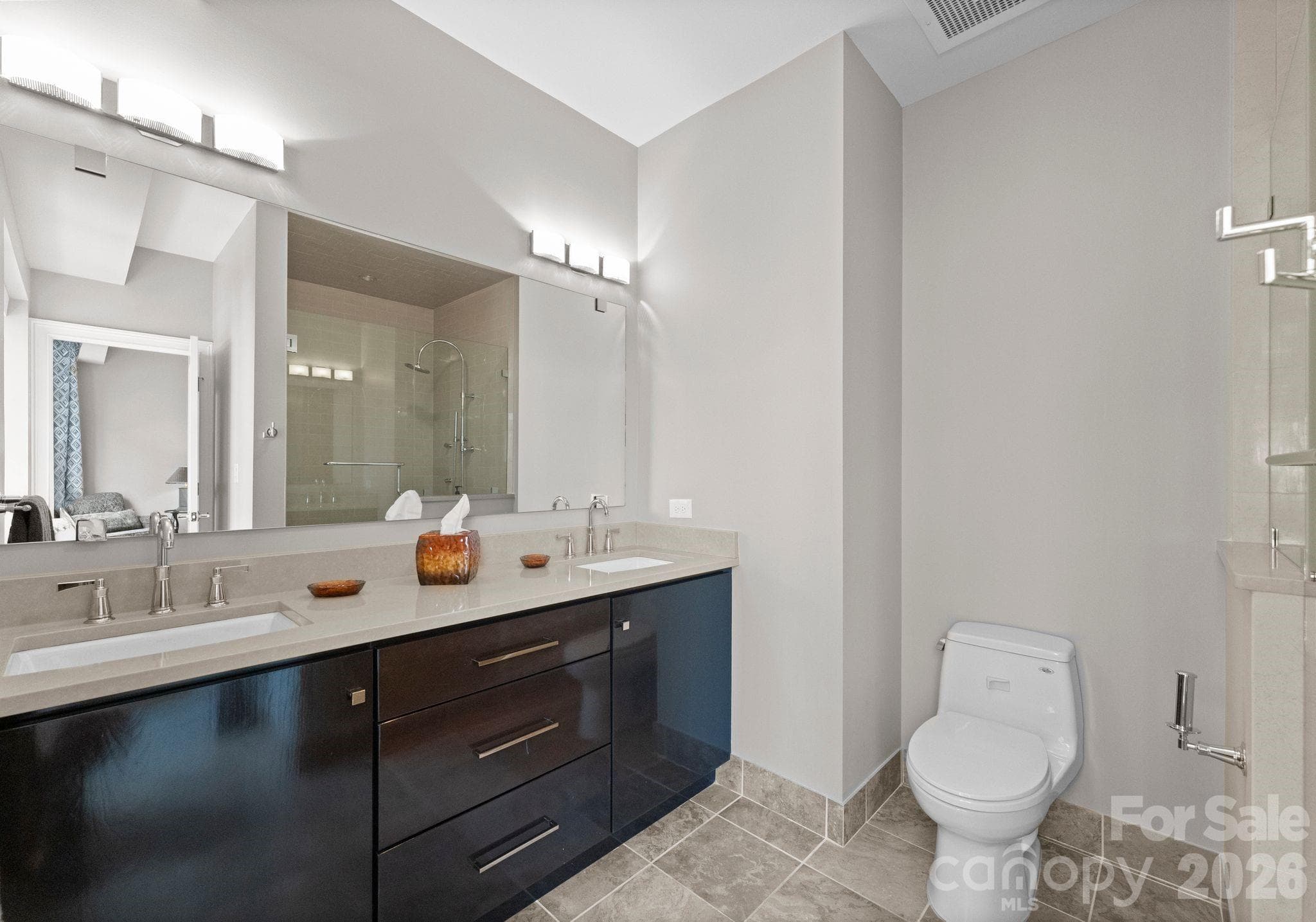 Primary bathroom - Charlotte