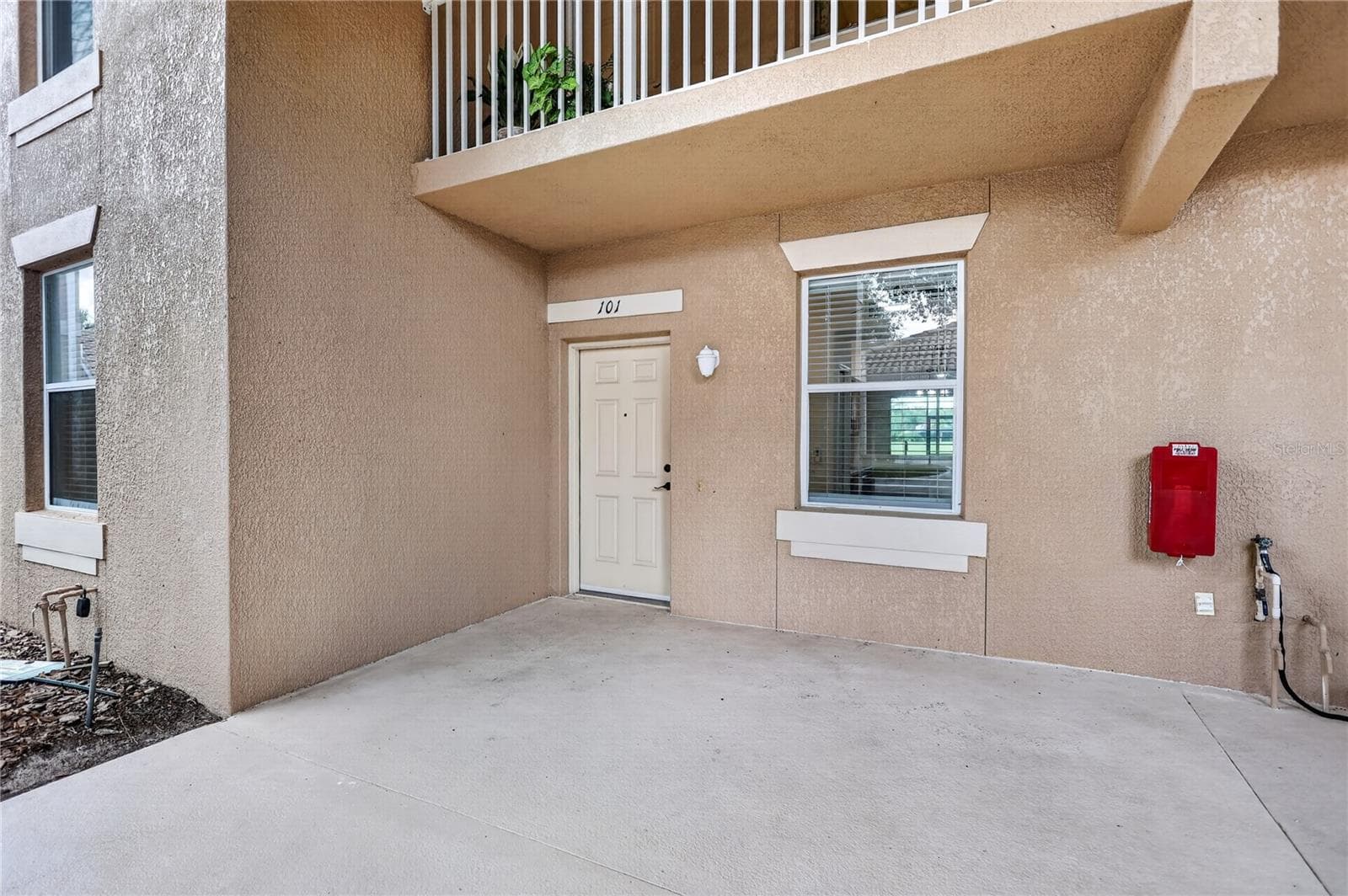 Condominium at 915 FAIRWAYCOVE LN #101, BRADENTON, photo 8 of 67