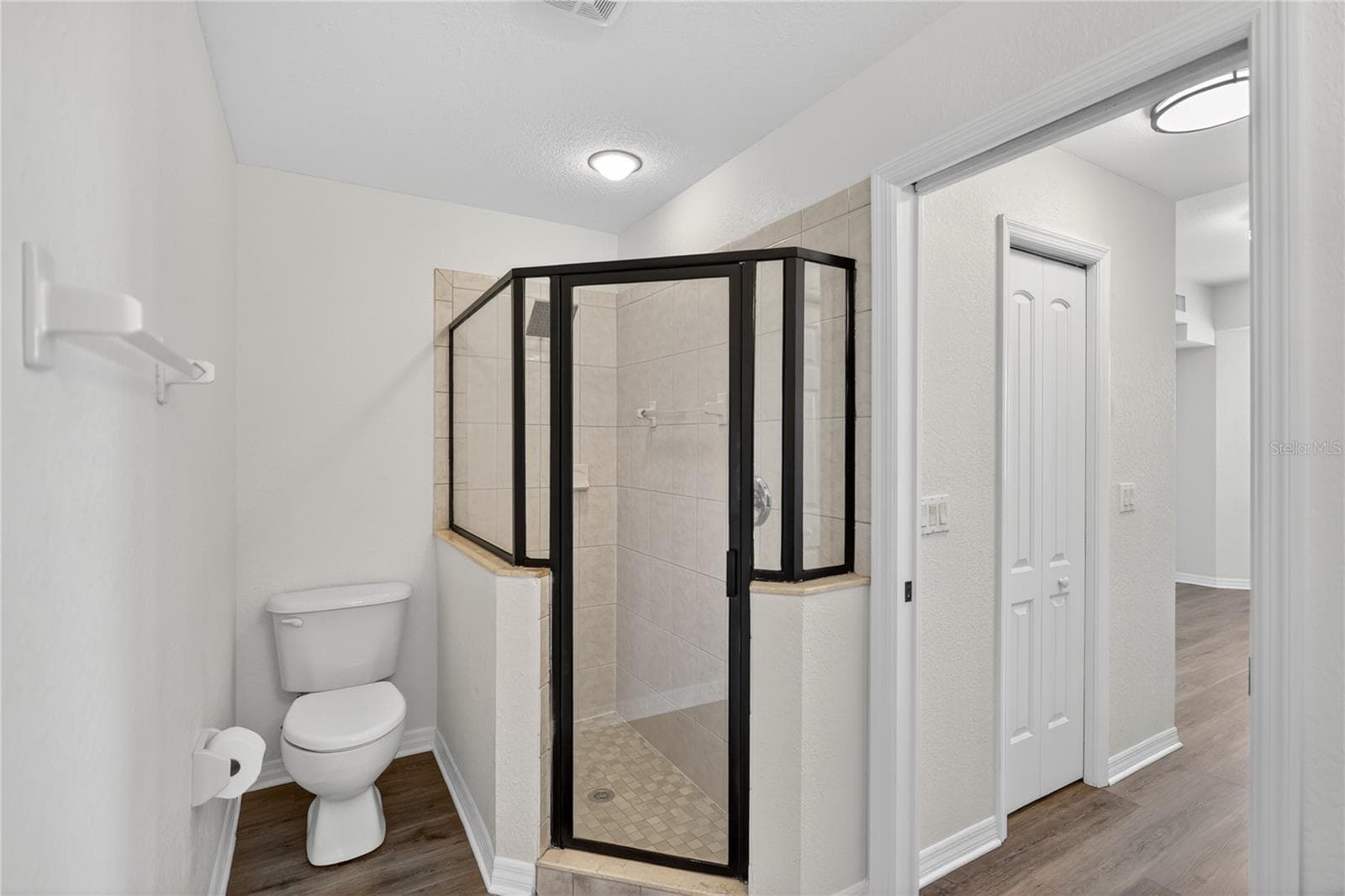 Condominium at 915 FAIRWAYCOVE LN #101, BRADENTON, photo 31 of 67
