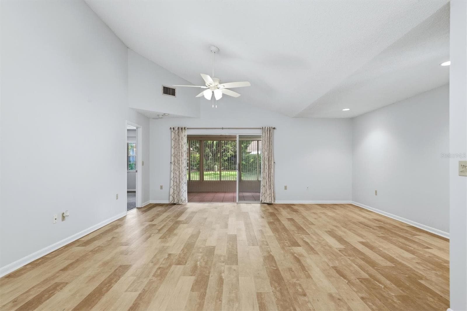 Condominium at 6420 CARRINGTON CIR #35, SARASOTA, photo 4 of 38