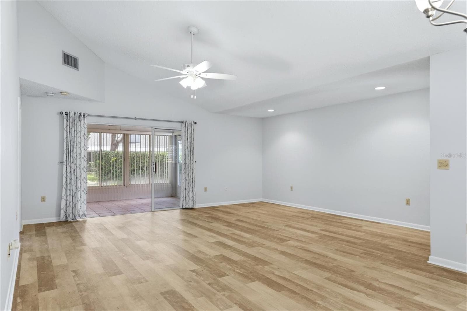 Condominium at 6420 CARRINGTON CIR #35, SARASOTA, photo 5 of 38